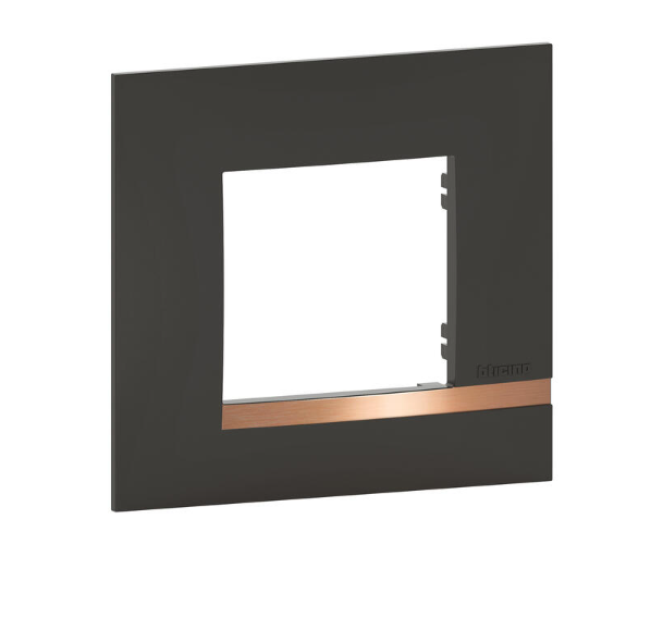 Plaque Altège Mezzo 1 poste Note cuivrée – noir satiné avec liseré effet cuivre – BTAL9NC1 – Bticino